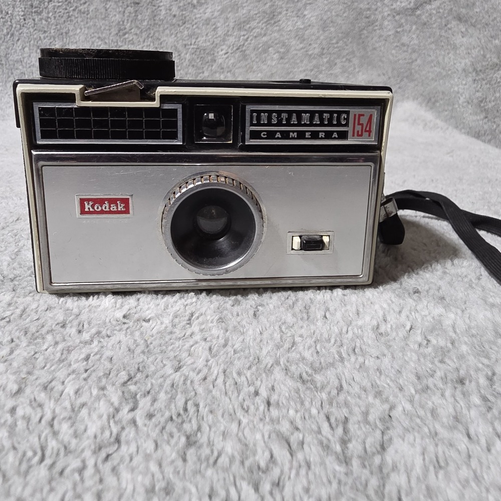 Vintage 1960's Kodak Instamatic 154 Film Camera